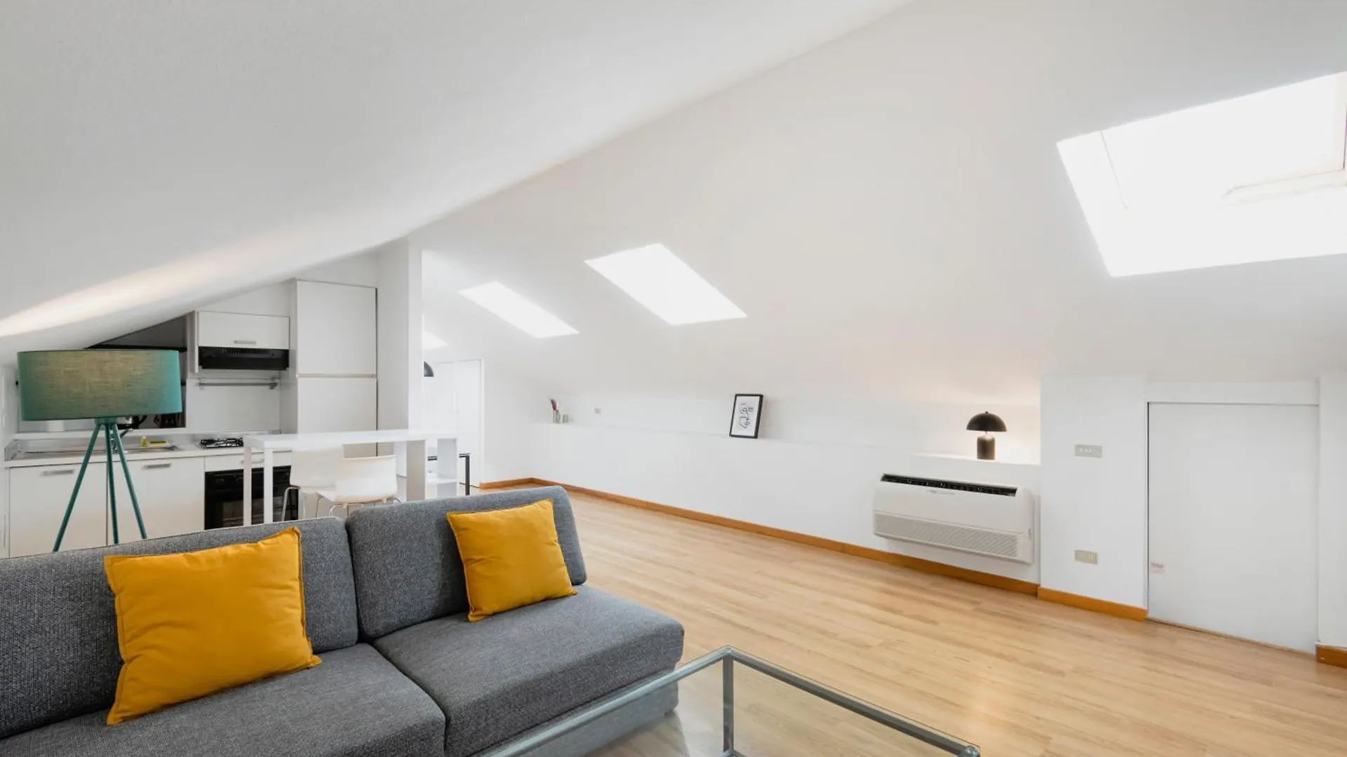RELSTAY - Arco della Pace - Sunny Loft Milán 0*,  Italia